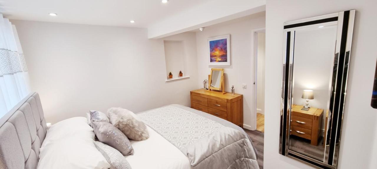 Вилла Marthys House With Hot Tub Лу Экстерьер фото