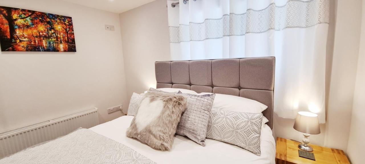 Вилла Marthys House With Hot Tub Лу Экстерьер фото