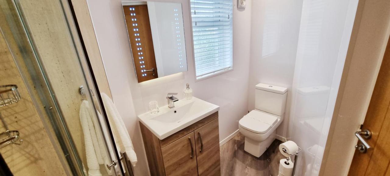 Вилла Marthys House With Hot Tub Лу Экстерьер фото